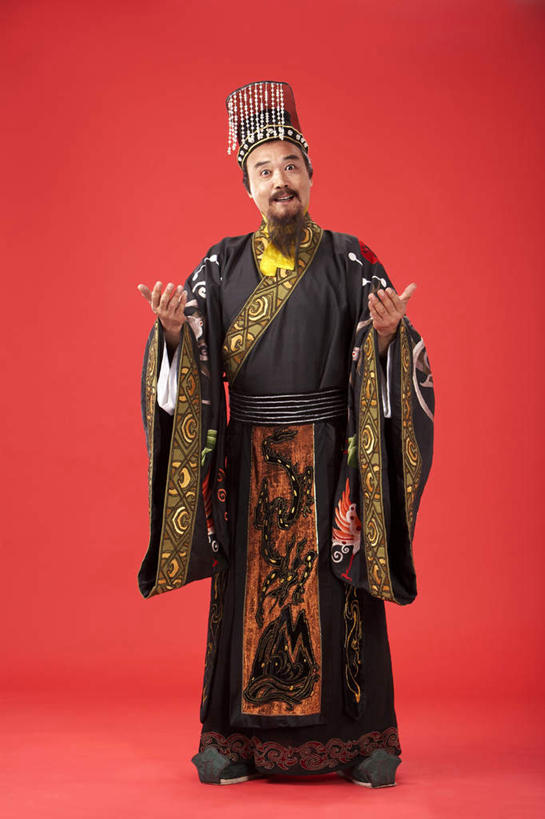 东方人,中年人,老年人,胡须,一个人,演员,站,微笑,竖图,正面,民族服装,北京,中国,仅一个男性,仅一个人,仅一个中年男性,表演,服装,古典,文化,表演者,传统,扮演,衣服,红色,手势,摄影,服饰,皇帝,古装,权威,演出,领导,剑,中国文化,肖像,京剧,东亚,秦朝,韵味,把握,老年男性,男人,男性,中年男性,中国人,胡子,络腮胡,彩图,影棚拍摄,传统服装,民俗服,打手势,传统文化,掌控