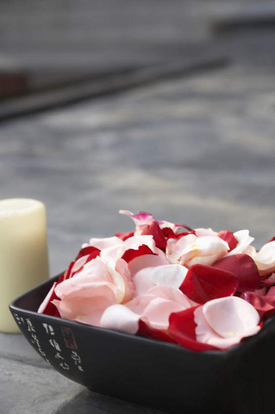 无人,竖图,室外,特写,白天,静物,蜡烛,北京,亚洲,材料,瓷器,燃烧,花,花瓣,碗,放松,摄影,生活方式,宁静,东亚,心房,灵性,休闲活动,彩图