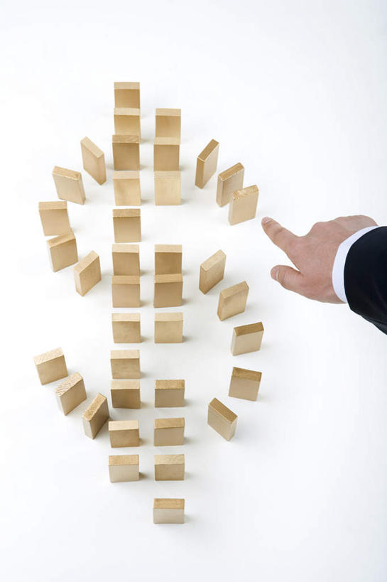 东方人,手,一个人,商务人士,竖图,俯视,特写,白色背景,商务,风险,仅一个男性,一排,许多,指,套装,对称,整齐,很多,指点,排列,概念,手指,财富,金融,摄影,影棚,指向,脆弱,队列,摄影棚,代表,开端,美元符号,男人,男性,亚洲人,中国人,彩图,高角度拍摄,影棚拍摄,拍摄,多米诺效应