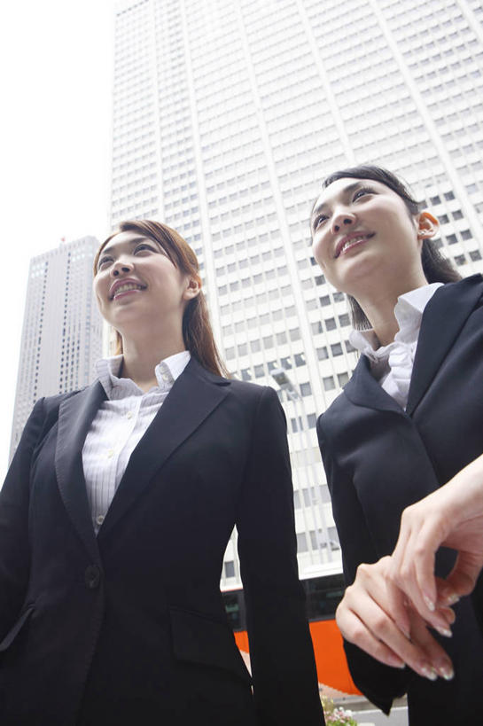 东方人,两个人,同事,商务人士,商务女性,笑,微笑,商务,成功,合作,团队,集体,信心,套装,队伍,领导,经理,成就,商务装,合伙,领袖,工薪阶层,年轻男性,女人,亚洲人,年轻人,白领,上班族,彩图