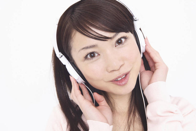 东方人,室内,白色背景,音乐,耳机,生活方式,肖像,女人,亚洲人,年轻人,彩图,影棚拍摄