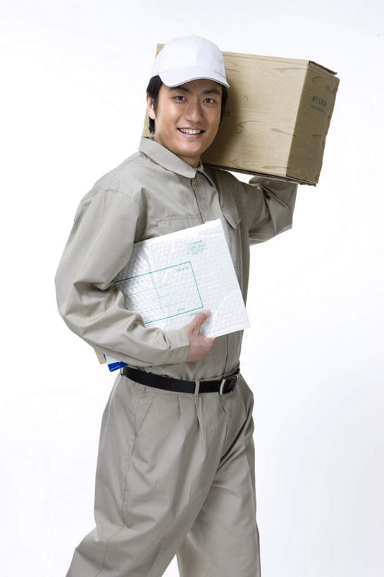 东方人,成年人,一个人,邮局,站,微笑,竖图,白色背景,正面,制服,快乐,中国,仅一个男性,包装,邮件,纸箱,通信,摄影,影棚,发送,摄影棚,肖像,东亚,可靠,信使,男人,男性,年轻男性,亚洲人,中国人,年轻人,彩图,影棚拍摄,拍摄,递送