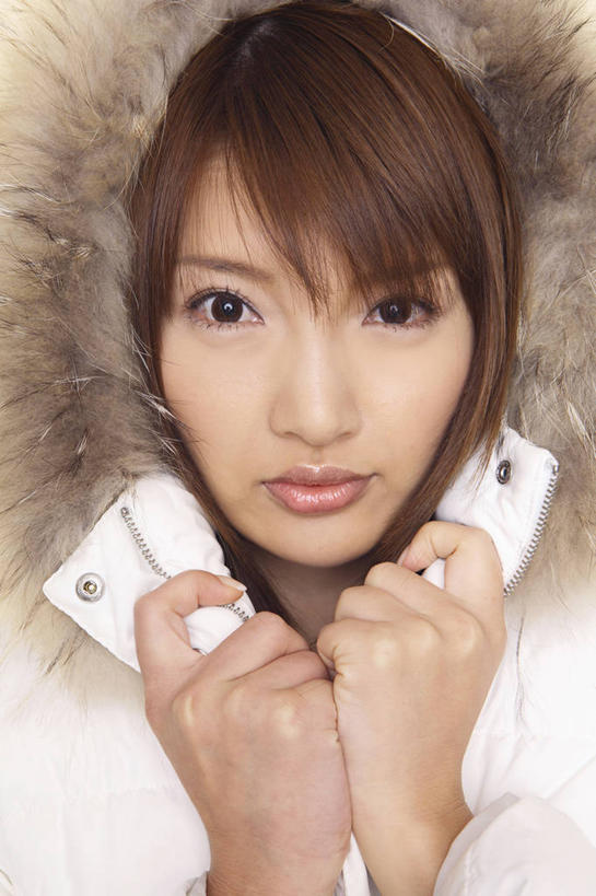 东方人,微笑,室内,白色背景,纯洁,外套,可爱,童年,童趣,生活方式,毛皮,肖像,童真,烂漫,无邪,茄克,天真,女人,亚洲人,年轻人,彩图,影棚拍摄