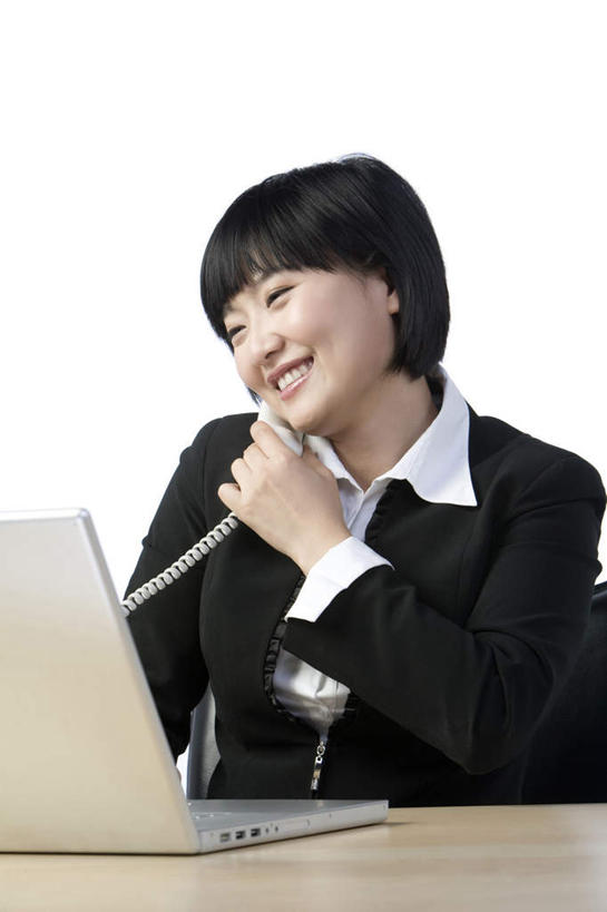 东方人,成年人,一个人,商务人士,秘书,商务女性,办公室,坐,笑,打电话,微笑,露齿笑,室内,正面,商务,快乐,幸福,成功,笔记本电脑,桌子,北京,中国,亚洲,仅一个年轻女性,仅一个女性,仅一个人,敲打,套装,联系,输入,书桌,打字,职业,服务,点击,敲击,便利,享乐,销售,商务装,贩卖,工薪阶层,东亚,按键,计算机,年轻女性,女人,女性,亚洲人,中国人,年轻人,白领,上班族,电话机,半身,彩图,影棚拍摄,办公室职员,了解,操作员,客户服务代表