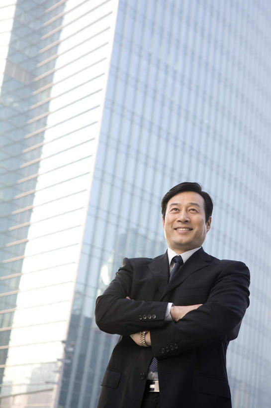 东方人,成年人,中年人,老年人,一个人,商务人士,商务男性,笑,双手交叉,微笑,露齿笑,室外,留白,正面,衬衫,商务,快乐,骄傲,成功,信心,城市,建筑,摩天大楼,北京,中国,亚洲,仅一个男性,仅一个人,仅一个中年男性,套装,领带,首都,方向,职业,办公大楼,财富,灵感,领导,双手抱胸,享乐,经理,都市风光,决心,商务装,梦想,市区,工薪阶层,渴望,东亚,责任,把握,金融区,老年男性,男人,男性,中年男性,亚洲人,中国人,白领,上班族,半身,彩图,衬衣,北京CBD,首席执行官,了解,掌控