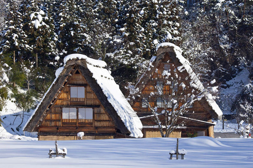 家,白天,美景,雪,建筑,亚洲,房屋,屋顶,屋子,草屋,地形,景观,乡村,冬天,顶棚,住宅,风景,自然,茅草屋,景色,建造,自然风光,彩图,房子,茅舍,茅屋,小屋