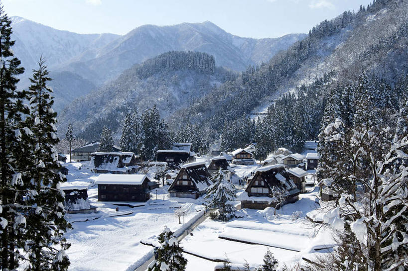 家,白天,美景,雪,建筑,亚洲,房屋,屋顶,屋子,草屋,地形,景观,乡村,冬天,顶棚,住宅,风景,自然,茅草屋,景色,建造,自然风光,彩图,房子,茅舍,茅屋,小屋