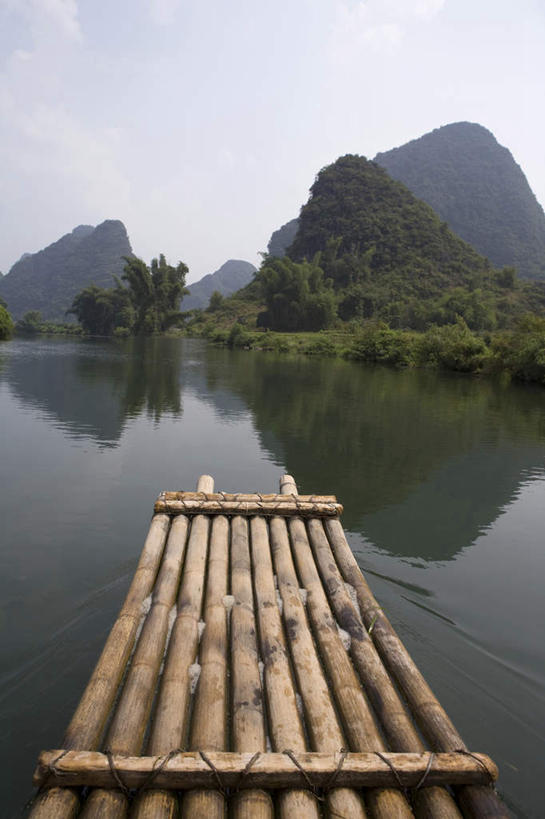 无人,横图,室外,白天,旅游,度假,河流,美景,山,山脉,水,船,竹子,桂林,中国,亚洲,材料,地形,景观,水面,云,喀斯特,娱乐,树,风景,自然,地标建筑,享受,休闲,景色,放松,摄影,宁静,漂流,中国文化,自然风光,自然现象,东亚,东亚文化,漓江,广西壮族自治区,自然地理,彩图,桂林山水