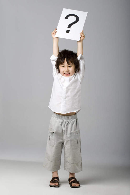 东方人,儿童,一个人,举,笑,微笑,露齿笑,竖图,白色背景,正面,快乐,幸福,纯洁,中国,亚洲,仅一个男性,仅一个人,伸展,标志,拿着,刺激,布告,小孩,白色,托,仅一个小孩,可爱,童年,童趣,摄影,问号,想象,童真,东亚,烂漫,无邪,天真,男孩,男人,男性,亚洲人,中国人,孩子,举起,举手,举着,向上举,向上伸,向上托,彩图,影棚拍摄,男生,朝鲜族,标点符号