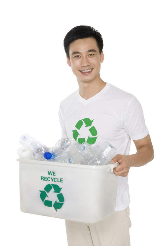 东方人,中年人,一个人,父亲,笑,微笑,露齿笑,竖图,白色背景,正面,快乐,幸福,指示牌,北京,中国,亚洲,仅一个男性,仅一个人,仅一个中年男性,环保,标志,符号,文字,塑胶,T恤,拿着,休闲装,标识,瓶子,概念,摄影,影棚,能源,保护,环境,回收,资源,摄影棚,肖像,利用,低碳,东亚,循环,循环利用,环境保护,持续,责任,男人,男性,中年男性,亚洲人,中国人,影棚拍摄,拍摄,回收桶