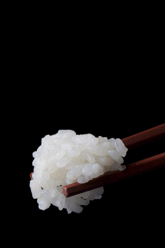 无人,竖图,室内,特写,留白,筷子,静物,黑色背景,白米,谷物,日本料理,食品,米,拿着,饮食,两个,摄影,简单,清新,健康食物,纯净,彩图,影棚拍摄