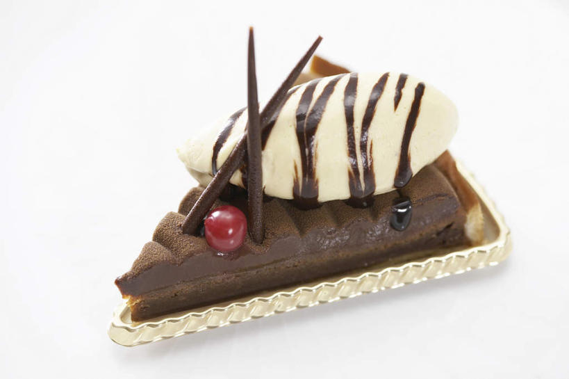 点心,面包,无人,横图,室内,白色背景,静物,切开,美味,食品,面点,甜点,甜品,曲奇,巧克力蛋糕,吐司,饮食,食物,糕点,一个,盘子,甜食,巧克力,切,摄影,影棚,单个,法式面包,摄影棚,剖面,吐司面包,切面,巧克力沙司,彩图,影棚拍摄,拍摄,多士,听型面包,装饰菜,生奶油