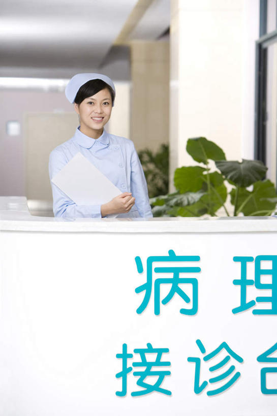 东方人,成年人,一个人,护士,医院,笑,微笑,露齿笑,竖图,白天,正面,制服,快乐,信心,昆明,亚洲,仅一个年轻女性,仅一个女性,仅一个人,种植,标志,瓷器,文字,字符,字母,拿着,干净,标识,职业,汉字,关爱,文档,东亚,年轻女性,女人,女性,亚洲人,中国人,年轻人,半身,彩图,病历卡