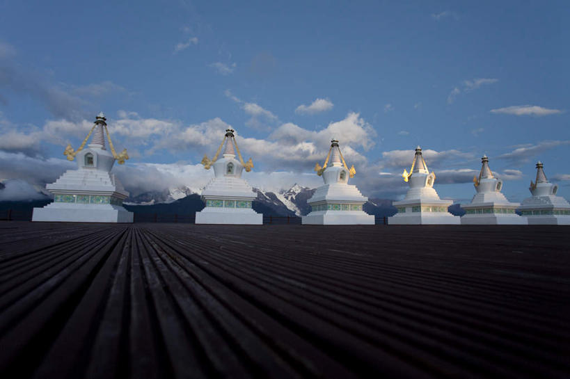 无人,横图,室外,建筑,中国,亚洲,一排,整齐,塔,梅里雪山,排列,白色,地标建筑,摄影,佛教,宗教建筑,队列,东亚,喇嘛教,云南省,彩图,传统文化