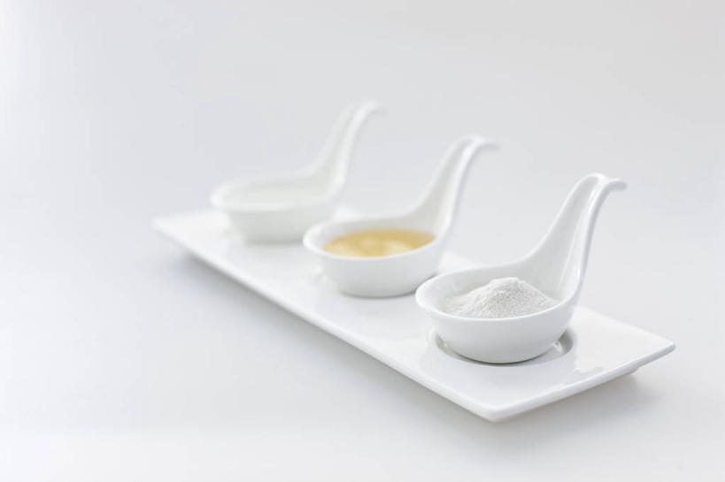 蜂蜜,无人,横图,白色背景,静物,一排,整齐,醋,调料,面粉,餐盘,排列,三个,白色,汤匙,摄影,队列,彩图,影棚拍摄