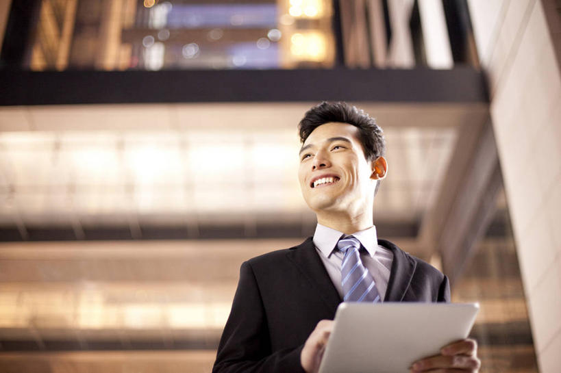 东方人,一个人,商务人士,商务男性,办公室,站,举,微笑,横图,室外,夜晚,仰视,衬衫,商务,快乐,通讯,幸福,骄傲,成功,信心,技术,城市,北京,中国,亚洲,套装,工作,联系,刺激,职业,思考,办公大楼,活力,决定,摄影,照亮,领导,加班,商务装,逆光,工薪阶层,平板电脑,东亚,无线电技术,责任,把握,男人,男性,年轻男性,亚洲人,中国人,年轻人,白领,上班族,半身,彩图,低角度拍摄,衬衣,机遇,掌控