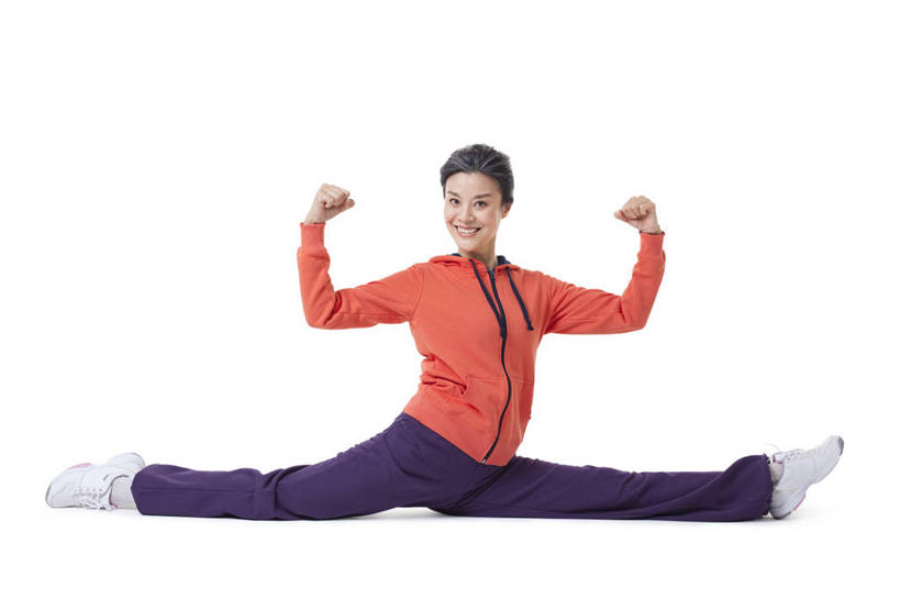 东方人,成年人,中年人,老年人,一个人,横图,白色背景,正面,运动服,快乐,信心,中国,亚洲,伸展,力量,劈腿,享乐,弹性,东亚,老年女性,女人,女性,亚洲人,中国人,彩图,影棚拍摄