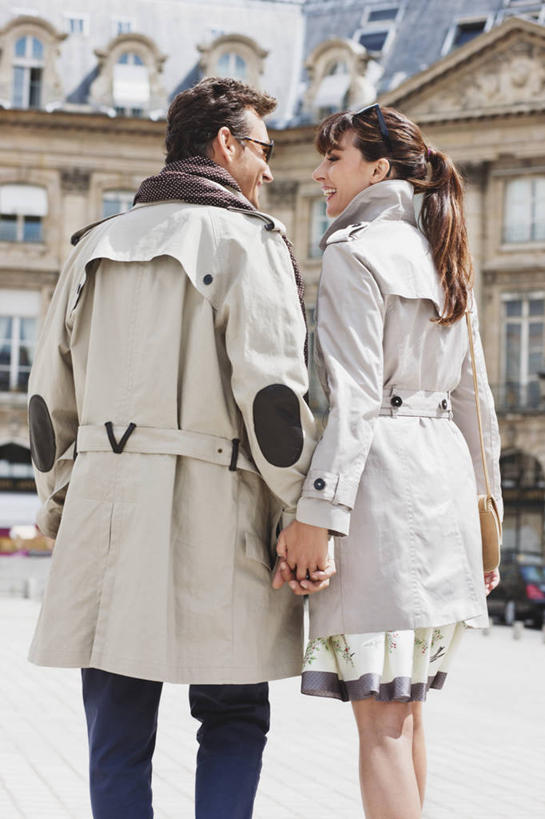 西方人,中年人,两个人,家庭,夫妻,家,站,握手,说,竖图,室外,白天,爱情,度假,讨论,美景,城市风光,城市,法国,巴黎,欧洲,欧洲人,服装,装饰,房屋,屋子,景观,公寓,首都,浪漫,扭头,注视,休闲装,娱乐,洋房,楼房,住宅,背面,衣服,围巾,观察,看,站着,转头,享受,休闲,温暖,温馨,一家人,休闲服,景色,恩爱,放松,恋人,服饰,围脖,观看,保暖,华丽,点缀,和睦,察看,御寒,关注,法兰西共和国,衬托,美观,雅致,雅观,法兰西第五共和国,法兰西岛,法兰西岛大区,凡登广场,凡顿广场,凡多姆广场,芳登广场,旺多姆广场,交流,男人,男性,女人,女性,中年男性,中年女性,白种人,夫妇,情侣,搀手,沟通,讲话,交谈,拉手,商讨,手搀手,手拉手,手牵手,手握手,说话,谈话,站立,半身,彩图,房子,巴黎省,巴黎市,伴侣,融洽