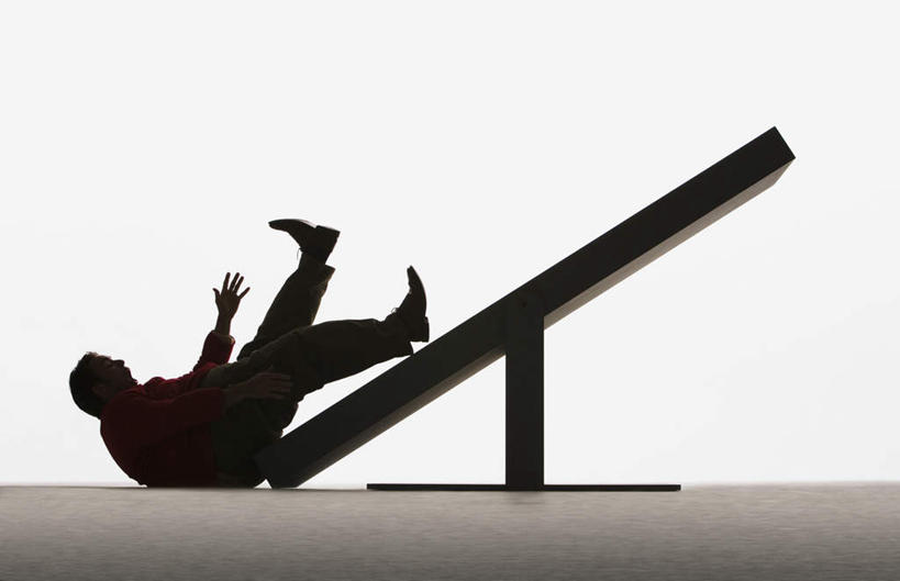 西方人,一个人,商务人士,商务男性,躺,举,横图,室内,白天,白色背景,侧面,衬衫,游戏,玩具,欧洲,欧洲人,仅一个男性,仅一个人,仅一个中年男性,套装,背光,玩,注视,娱乐,观察,看,托,休闲,翘翘板,益智,摄影,影棚,观看,活动,摔倒,察看,发泄,关注,消遣,智力,商务装,逆光,工薪阶层,跌倒,宣泄,卧着,男人,男性,中年男性,白种人,白领,上班族,举起,举手,举着,躺着,玩耍,卧,嬉戏,向上举,向上伸,向上托,彩图,全身,影棚拍摄,衬衣,拍摄