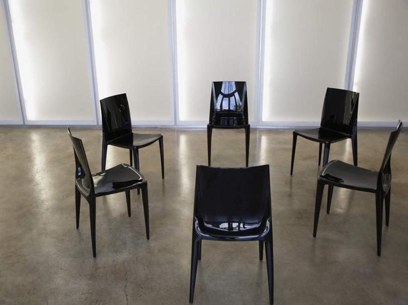 无人,办公室,横图,俯视,室内,白天,椅子,许多,环绕,围绕,瓷砖,地砖,墙,地面,很多,环抱,墙壁,墙面,会议椅,办公椅,商务椅,培训椅,萦绕,彩图,高角度拍摄