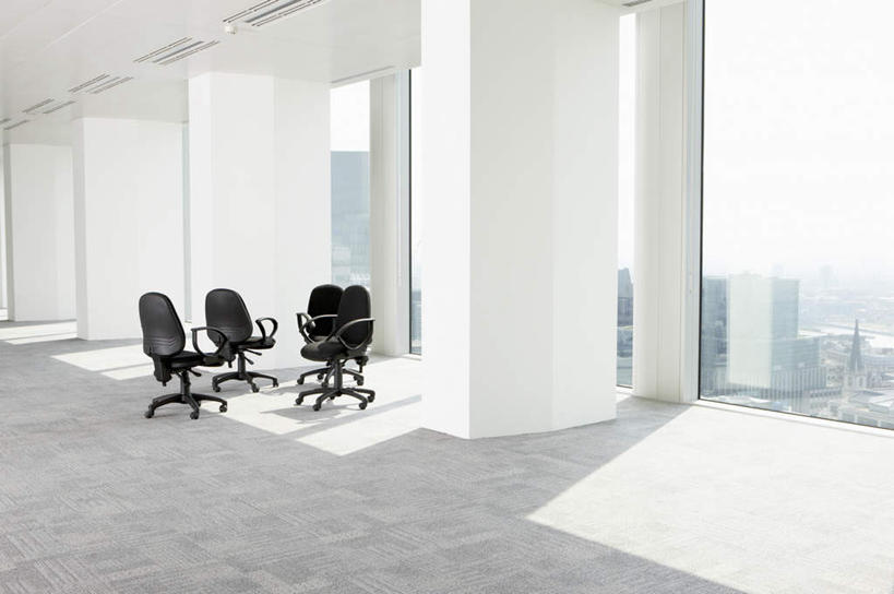 无人,高楼大厦,横图,室内,白天,正面,办公楼,窗户,落地窗,大厦,建筑,摩天大楼,写字楼,椅子,阴影,反射,影子,玻璃窗,排列,黑色,会议椅,楼宇,四个,商务楼,办公椅,商务椅,培训椅,摆列,彩图,大楼,高层建筑,高楼,摩天楼,布列,分列