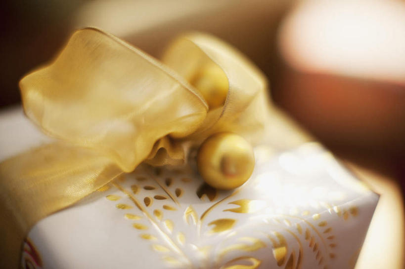 无人,横图,俯视,室内,特写,白天,静物,礼盒,礼物,圣诞节,节日,朦胧,模糊,庆祝,装饰,包装,包装纸,丝绸,丝带,纸,纸盒,缎带,纸张,文化,绸带,盒子,包装盒,礼品盒,庆典,礼品,纪念,华丽,修饰,点缀,包装材料,牛皮纸,衬托,美观,雅致,雅观,彩图,高角度拍摄