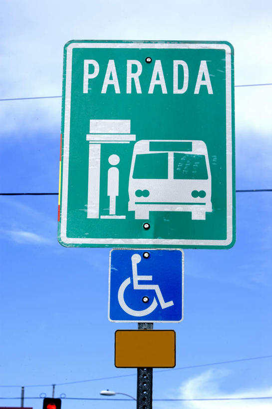 无人,竖图,室外,特写,白天,仰视,指示牌,电力,英文,标志,电缆,电线,路标,文字,线,字符,字母,云,云朵,电能,线路,云彩,方向,标识,箭头,蓝色,白云,蓝天,天空,天,晴朗,英文字母,电,电源,电源线,指向,能量,簇,晴空,彩图,低角度拍摄