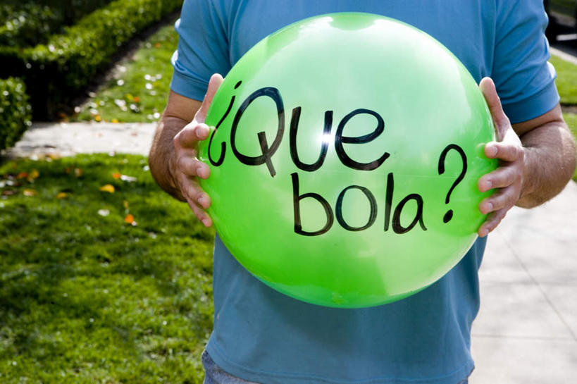 西方人,一个人,站,横图,室外,特写,白天,正面,草地,草坪,植物,道路,路,叶子,欧洲,欧洲人,仅一个男性,仅一个人,握,阴影,光线,影子,小路,枯叶,落叶,交通,拿,拿着,球,草,仅一个年轻男性,绿色,阳光,站着,握着,男人,男性,年轻男性,白种人,叶,叶片,站立,半身,彩图