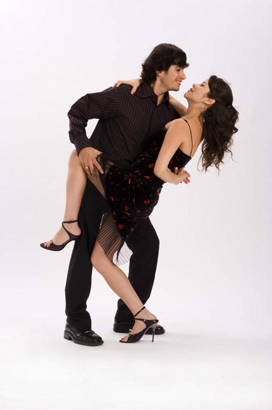 西方人,两个人,夫妻,跳舞者,站,抱,笑,微笑,露齿笑,横图,室内,白天,白色背景,侧面,衬衫,裙子,爱情,跳舞,欧洲,欧洲人,连衣裙,浪漫,注视,装饰品,黑色,戒指,饰品,首饰,观察,看,站着,恩爱,恋人,摄影,影棚,抱着,观看,吊带裙,信物,察看,搂着,权利,关注,舞姿,手饰,男人,男性,年轻男性,年轻女性,女人,女性,白种人,夫妇,情侣,舞蹈家,舞蹈演员,舞者,怀抱,搂,搂抱,相抱,拥抱,站立,彩图,全身,影棚拍摄,衬衣,拍摄,舞蹈,伴侣