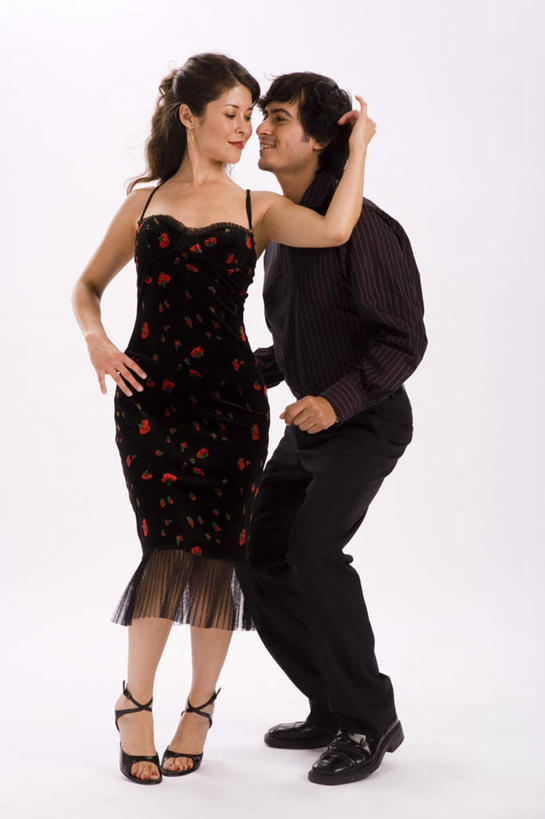 西方人,两个人,夫妻,跳舞者,站,横图,室内,白天,白色背景,正面,衬衫,裙子,爱情,跳舞,欧洲,欧洲人,连衣裙,浪漫,黑色,耳环,站着,恩爱,恋人,摄影,影棚,吊带裙,舞姿,耳饰,男人,男性,年轻男性,年轻女性,女人,女性,白种人,夫妇,情侣,舞蹈家,舞蹈演员,舞者,站立,彩图,全身,影棚拍摄,衬衣,拍摄,舞蹈,伴侣