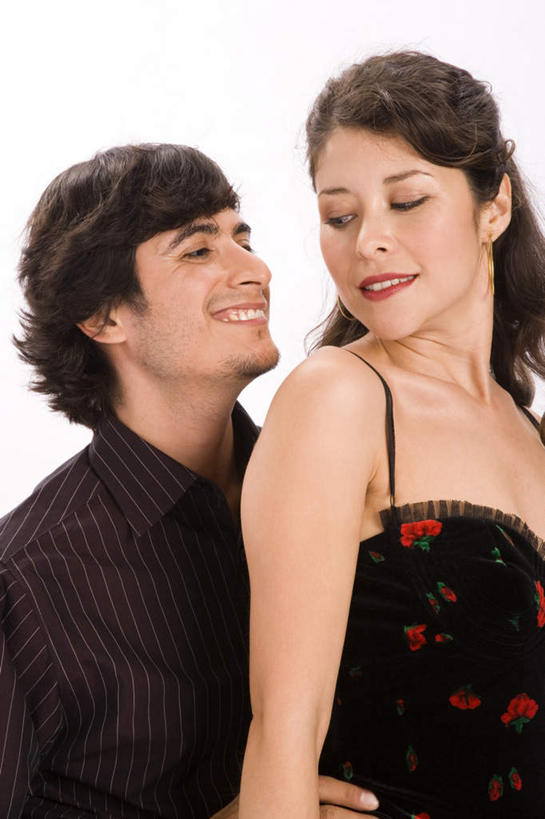 西方人,两个人,夫妻,跳舞者,站,抱,笑,微笑,露齿笑,横图,室内,白天,白色背景,侧面,衬衫,裙子,爱情,跳舞,欧洲,欧洲人,连衣裙,浪漫,黑色,耳环,站着,恩爱,恋人,摄影,影棚,抱着,吊带裙,搂着,舞姿,耳饰,男人,男性,年轻男性,年轻女性,女人,女性,白种人,夫妇,情侣,舞蹈家,舞蹈演员,舞者,怀抱,搂,搂抱,相抱,拥抱,站立,半身,彩图,影棚拍摄,衬衣,拍摄,舞蹈,伴侣