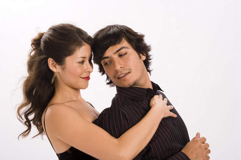 西方人,两个人,夫妻,跳舞者,站,抱,笑,微笑,横图,室内,白天,白色背景,侧面,衬衫,裙子,爱情,跳舞,欧洲,欧洲人,连衣裙,浪漫,扭头,装饰品,黑色,耳环,戒指,饰品,首饰,站着,转头,恩爱,恋人,摄影,影棚,抱着,吊带裙,信物,搂着,权利,舞姿,手饰,耳饰,男人,男性,年轻男性,年轻女性,女人,女性,白种人,夫妇,情侣,舞蹈家,舞蹈演员,舞者,怀抱,搂,搂抱,相抱,拥抱,站立,半身,彩图,影棚拍摄,衬衣,拍摄,舞蹈,伴侣