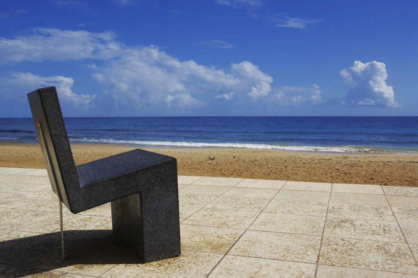 无人,横图,室外,白天,正面,海浪,海洋,椅子,阴影,光线,瓷砖,地砖,影子,浪花,水平线,云,云朵,地面,海平线,云彩,一个,蓝色,白云,蓝天,天空,阳光,海水,天,石椅,晴朗,单个,北美,北美洲,美洲,海景,圣胡安,首府,北亚美利加洲,亚美利加洲,圣胡安市,波多黎各,波多黎各自由邦,大安的列斯群岛,大海,风浪,海,海水的波动,近岸浪,涌浪,晴空,彩图