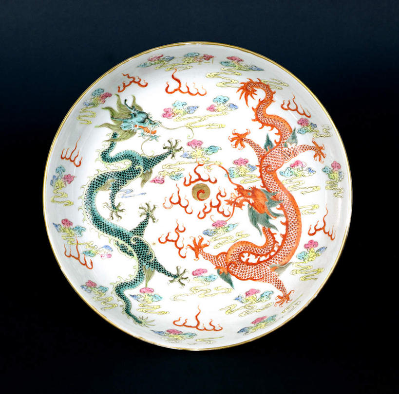 无人,横图,室内,特写,白天,正面,成功,静物,餐具,黑色背景,龙,碟子,盘,注视,盘旋,两个,一个,红色,绿色,盘子,碟,观察,看,摄影,影棚,单个,观看,察看,高贵,关注,图腾,传说,张牙舞爪,祥瑞,灵兽,权势,尊荣,耀武扬威,幸运,彩图,全身,影棚拍摄,拍摄