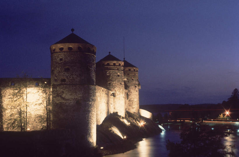 无人,横图,室外,夜晚,正面,度假,湖,湖泊,美景,山,山脉,水,城市风光,城市,道路,欧洲,芬兰,阴影,光线,信息,影子,湖面,景观,山峰,水流,水面,灯光,灯塔,交通,山峦,方向,娱乐,湖水,群山,享受,休闲,景色,放松,引导,指引,北欧,航标,芬兰共和国,彩图,萨翁林纳,萨翁林纳城堡,导航