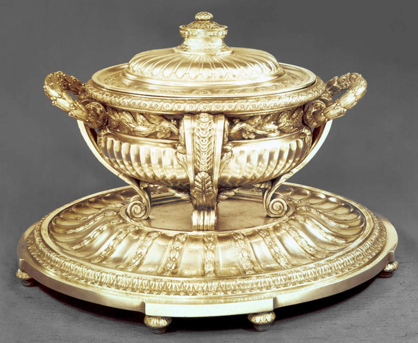 无人,横图,室内,特写,白天,正面,阴影,花纹,灰色背景,装饰,光线,影子,陶瓷,陶瓷制品,容器,碗,金色,摄影,影棚,储藏,华丽,修饰,点缀,富贵,储存,忠诚,衬托,美观,雅致,雅观,富丽,华美,名誉,荣华,彩图,影棚拍摄,拍摄,贮存