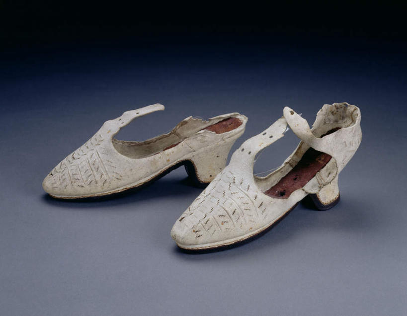 无人,横图,室内,特写,白天,正面,静物,鞋子,一双,阴影,蓝色背景,光线,影子,靴子,白色,摄影,影棚,羊皮,彩图,影棚拍摄,拍摄