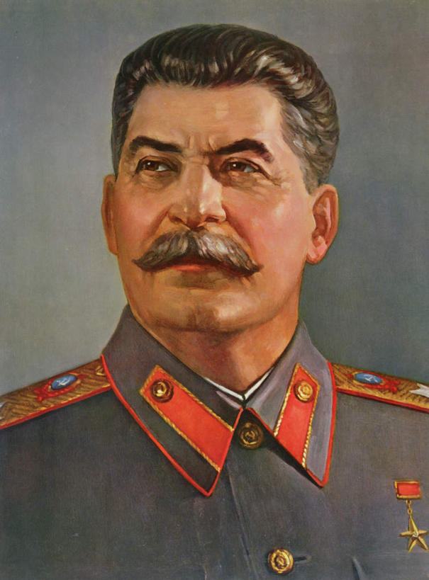 西方人,脸,头,脸颊,胡须,头发,一个人,无人,站,竖图,室内,特写,白天,正面,制服,绘画,成功,胜利,油画,欧洲,欧洲人,仅一个男性,仅一个人,仅一个中年男性,灰色背景,艺术,古典,注视,文化,肩膀,衣服,工艺品,观察,看,品味,站着,光彩,主席,观看,军人,美术,察看,领导,军装,高雅,总统,关注,奖牌,奖章,军服,荣誉,奖品,胸章,美学,荣耀,政治家,首脑,领导人,斯大林,约瑟夫.维萨里奥诺维奇.斯大林,光荣,男人,男性,中年男性,白种人,头部,胡子,小胡子,直发,脸部,脸蛋,面部,站立,半身,彩图,短发