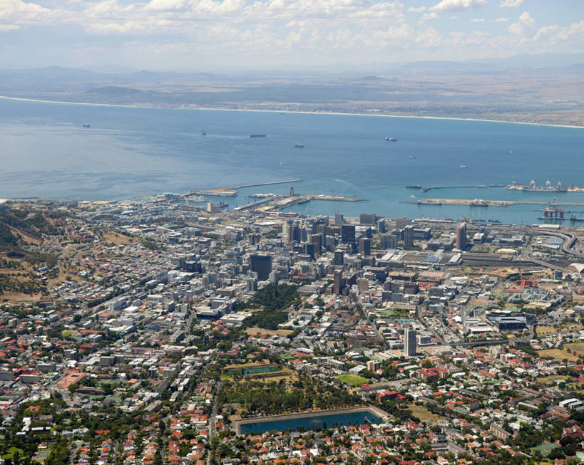 无人,家,横图,俯视,航拍,室外,白天,旅游,度假,草地,草坪,海浪,海洋,礁石,石头,美景,水,植物,非洲,南非,阴影,波纹,飞溅,溅,光线,石子,液体,影子,房屋,屋子,景观,浪花,水滴,首都,娱乐,楼房,住宅,水珠,草,树,树木,绿色,水纹,阳光,自然,海水,波浪,享受,休闲,景色,放松,生长,成长,鸟瞰,喷洒,自然风光,海景,开普敦,省会,阿非利加洲,立法首都,南非共和国,西开普省,大海,风浪,海,海水的波动,礁,近岸浪,石块,岩石,涌浪,彩图,高角度拍摄,房子