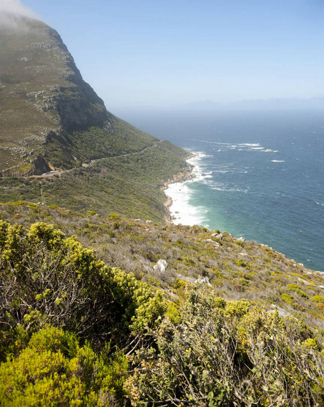 无人,竖图,俯视,航拍,室外,白天,旅游,度假,草地,草坪,海浪,海洋,石头,美景,山,山脉,水,植物,非洲,南非,阴影,波纹,飞溅,溅,光线,石子,液体,影子,景观,浪花,山峰,水滴,水平线,辽阔,海平线,山峦,娱乐,水珠,草,蓝色,绿色,蓝天,水纹,天空,阳光,自然,海水,波浪,群山,天,享受,休闲,广阔,景色,放松,晴朗,一望无际,鸟瞰,喷洒,自然风光,海景,万里无云,好望角,阿非利加洲,南非共和国,西开普省,无边无际,一马平川,大海,风浪,海,海水的波动,近岸浪,石块,涌浪,晴空,晴空万里,彩图,高角度拍摄,水天相接,水天一线