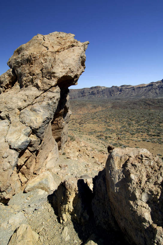 无人,竖图,俯视,室外,白天,旅游,度假,石头,美景,山,山脉,西班牙,欧洲,阴影,堆积,光线,石子,影子,景观,山顶,山峰,山峦,娱乐,蓝色,蓝天,天空,阳光,自然,群山,天,享受,休闲,景色,放松,晴朗,风化,加纳利群岛,南欧,贫瘠,自然风光,加那利群岛,万里无云,西班牙王国,颠峰,极峰,瘠薄,风蚀,石化,风蚀地貌,岩石层,石块,岩石,晴空,晴空万里,彩图,高角度拍摄