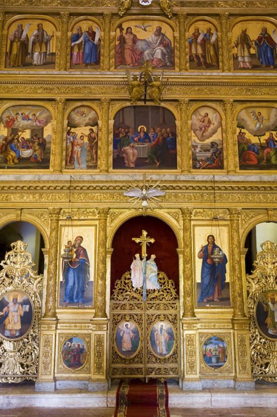 无人,教堂,竖图,室内,白天,仰视,旅游,度假,绘画,名胜古迹,标志建筑,地标,建筑,欧洲,节日,遗迹,艺术,装饰,十字架,墙,古迹,文化,文物,娱乐,建设,古建筑,壁画,墙壁,墙面,祈祷,享受,休闲,健康,金色,旅游胜地,放松,许愿,宗教,信仰,纪念,华丽,修饰,祈求,点缀,富贵,基督,基督教,天主教,耶稣,信念,古文明,东欧,忠诚,救世主,衬托,美观,雅致,雅观,富丽,基利斯督,弥赛亚,默西亚,名誉,荣华,塞尔维亚,塞尔维亚共和国,平安,画画,彩图,低角度拍摄,大教堂,礼拜堂