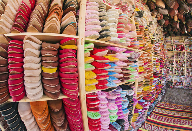 无人,商店,横图,室内,特写,白天,正面,购物,度假,消费,美景,城市风光,城市,帽子,鞋子,非洲,摩洛哥,许多,景观,很多,娱乐,货架,架子,享受,休闲,景色,放松,金融,百货,五颜六色,平底鞋,陈列架,五彩缤纷,选购,贸易,血拼,棉帽,超市货架,阿非利加洲,摩洛哥王国,彩图,店铺,杂货店,杂货铺