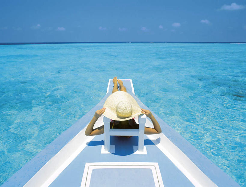 西方人,一个人,躺,横图,俯视,室外,白天,旅游,度假,海浪,海洋,美景,帽子,椅子,欧洲,马尔代夫,欧洲人,亚洲,仅一个年轻女性,仅一个女性,仅一个人,阴影,波纹,平静,透明,光线,草帽,影子,躺椅,景观,浪花,云,云朵,首都,云彩,娱乐,蓝色,白云,蓝天,水纹,天空,阳光,自然,海水,波浪,天,享受,休闲,景色,安静,放松,晴朗,宁静,沙滩椅,静谧,自然风光,南亚,海景,镇静,马尔代夫共和国,理智,沉静,恬静,安祥,僻静,清静,太平,冷色,高深,冷淡,马累,卧着,年轻女性,女人,女性,白种人,大海,风浪,海,海水的波动,近岸浪,涌浪,晴空,躺着,卧,彩图,高角度拍摄,全身