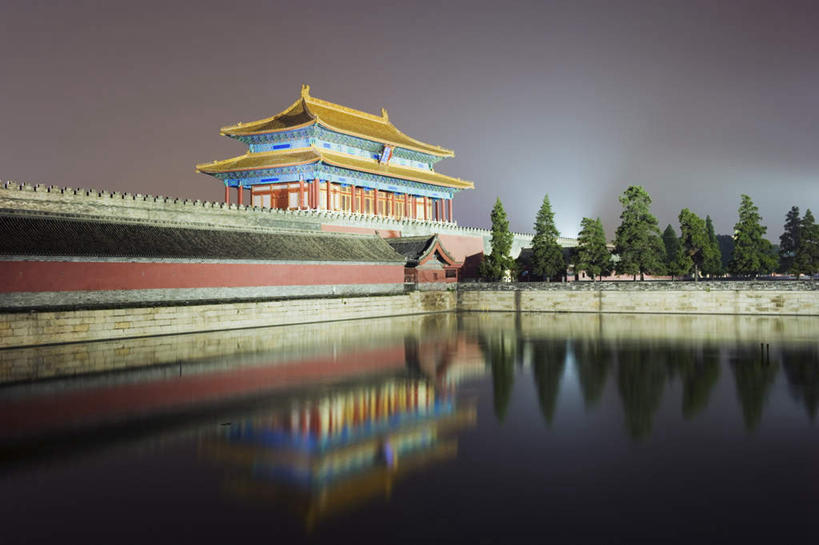 无人,故宫,宫殿,横图,室外,白天,正面,旅游,度假,河流,日落,水,植物,标志建筑,地标,建筑,北京,中国,亚洲,一排,整齐,墙,河水,水流,晚霞,霞光,落日,围墙,首都,娱乐,建设,城墙,墙壁,墙面,树,树木,排列,绿色,倒影,自然,黄昏,紫禁城,享受,休闲,旅游胜地,彩霞,放松,生长,成长,倒映,权利,队列,东亚,中华人民共和国,北京市,京,北平,华北地区,北京故宫博物院,夕照,反照,夕阳,彩图,斜阳