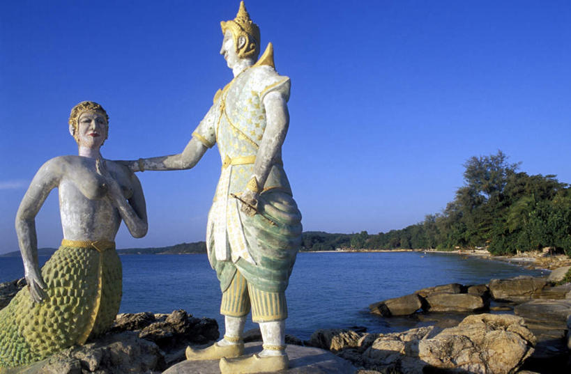 无人,站,横图,室外,白天,仰视,旅游,度假,海浪,海洋,石头,植物,标志建筑,地标,建筑,雕塑,泰国,亚洲,阴影,艺术,装饰,光线,雕刻,雕像,石子,影子,浪花,注视,娱乐,建设,树,树木,蓝色,绿色,蓝天,天空,阳光,自然,海水,工艺品,天,观察,看,站着,享受,休闲,旅游胜地,放松,东南亚,生长,晴朗,成长,观看,纪念,美术,察看,关注,主题,陈列,海景,万里无云,泰王国,功能,美学,罗勇,罗勇府,沙美岛,大海,风浪,海,海水的波动,近岸浪,石块,岩石,涌浪,晴空,晴空万里,站立,彩图,低角度拍摄,全身