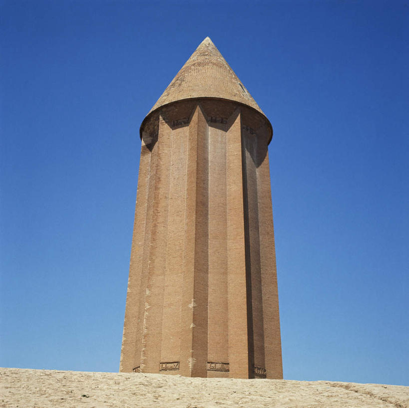 无人,横图,室外,白天,仰视,旅游,度假,标志建筑,地标,建筑,伊朗,亚洲,阴影,光线,影子,娱乐,建设,蓝色,蓝天,天空,阳光,天,享受,休闲,墓地,旅游胜地,放松,晴朗,坟墓,陵墓,西亚,坟场,万里无云,伊朗伊斯兰共和国,晴空,晴空万里,彩图,低角度拍摄