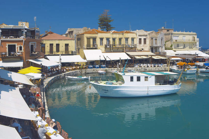 无人,家,码头,横图,室外,白天,正面,旅游,度假,美景,植物,城市风光,城市,港口,街道,轮船,船,希腊,欧洲,阴影,光线,影子,房屋,屋子,景观,娱乐,楼房,住宅,座位,树,树木,蓝色,绿色,蓝天,天空,阳光,自然,交通工具,天,享受,休闲,旅游胜地,景色,放松,生长,晴朗,成长,载具,希腊共和国,万里无云,克里特岛,雨棚,晴空,晴空万里,彩图,房子,摆渡口,埠头,渡口,渡头,港湾,海港,货运码头,口岸,商港