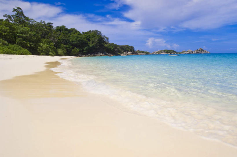 无人,横图,室外,白天,正面,旅游,度假,海浪,海洋,美景,沙滩,植物,泰国,亚洲,阴影,光线,沙子,影子,海岸,景观,浪花,云,云朵,沙地,云彩,娱乐,树,树木,蓝色,绿色,白云,蓝天,天空,阳光,自然,海水,天,享受,休闲,景色,放松,东南亚,生长,晴朗,成长,自然风光,海景,泰王国,大海,风浪,海,海水的波动,海滩,近岸浪,涌浪,晴空,彩图,斯米兰群岛