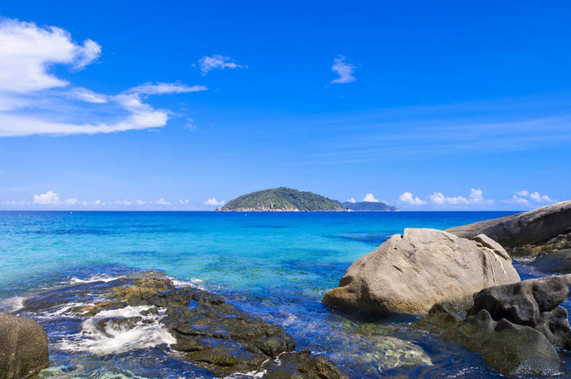 无人,横图,室外,白天,仰视,旅游,度假,岛屿,海浪,海洋,石头,美景,沙滩,泰国,亚洲,阴影,光线,沙子,石子,影子,岛,海岸,景观,浪花,云,云朵,沙地,云彩,娱乐,蓝色,白云,蓝天,天空,阳光,自然,海水,天,享受,休闲,景色,放松,东南亚,晴朗,自然风光,海景,泰王国,大海,风浪,海,海水的波动,海滩,近岸浪,列岛,群岛,石块,岩石,涌浪,诸岛,晴空,彩图,低角度拍摄,斯米兰群岛